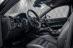 Cayenne Turbo GT BLACK/BLACK CERAMIC CARBON