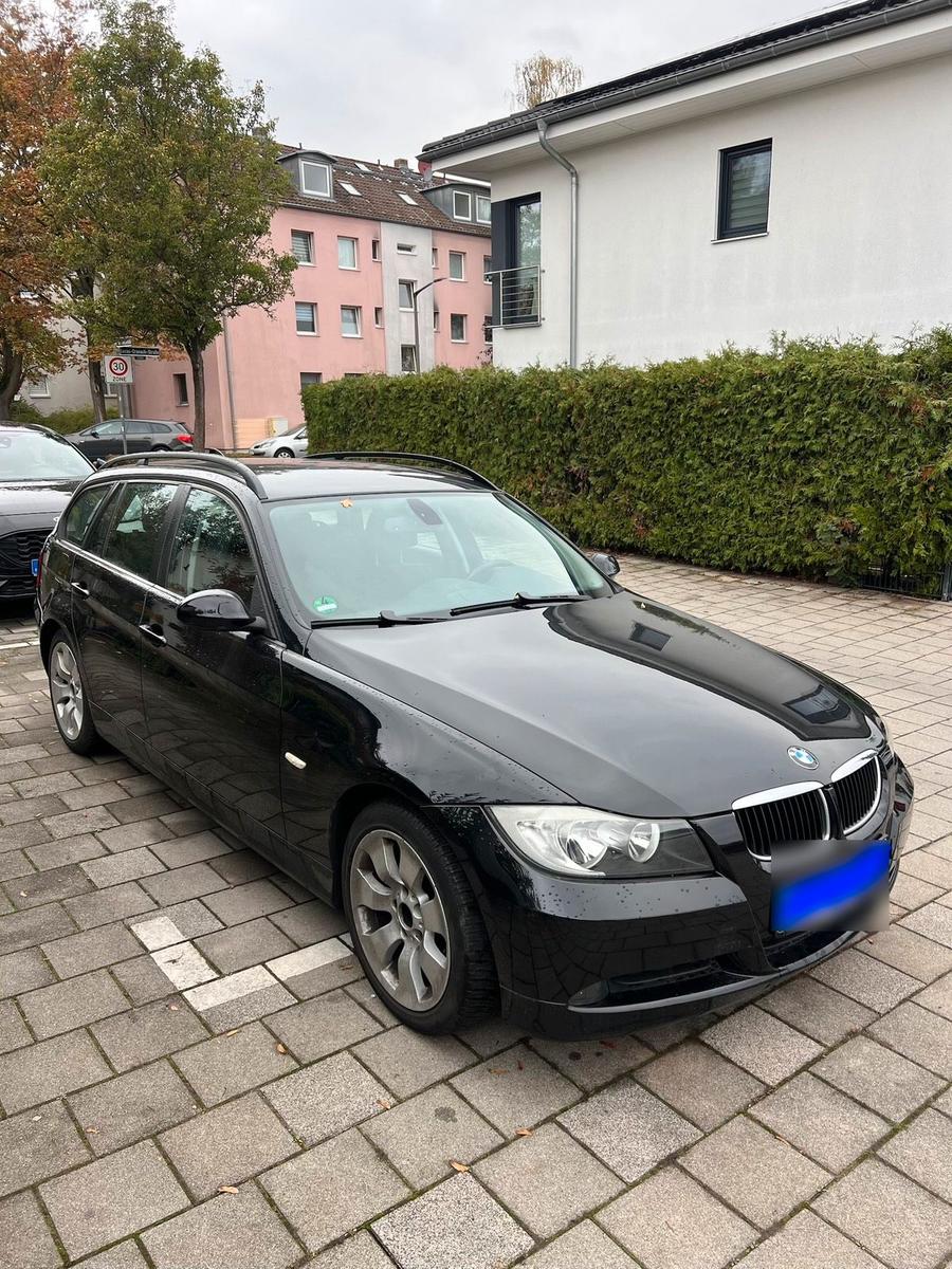 BMW 320 2006 — салон