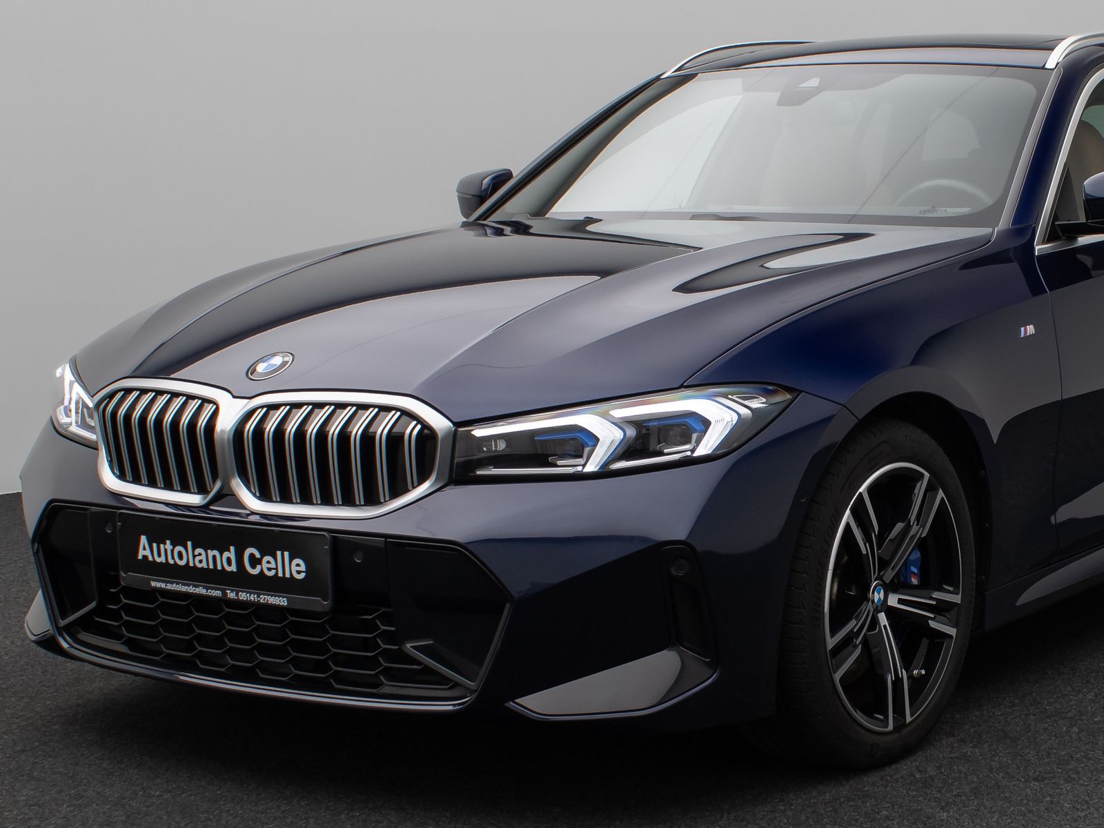 Fahrzeugabbildung BMW 330i xD M Sport Panorama Kamera HUD HiFi Komfort