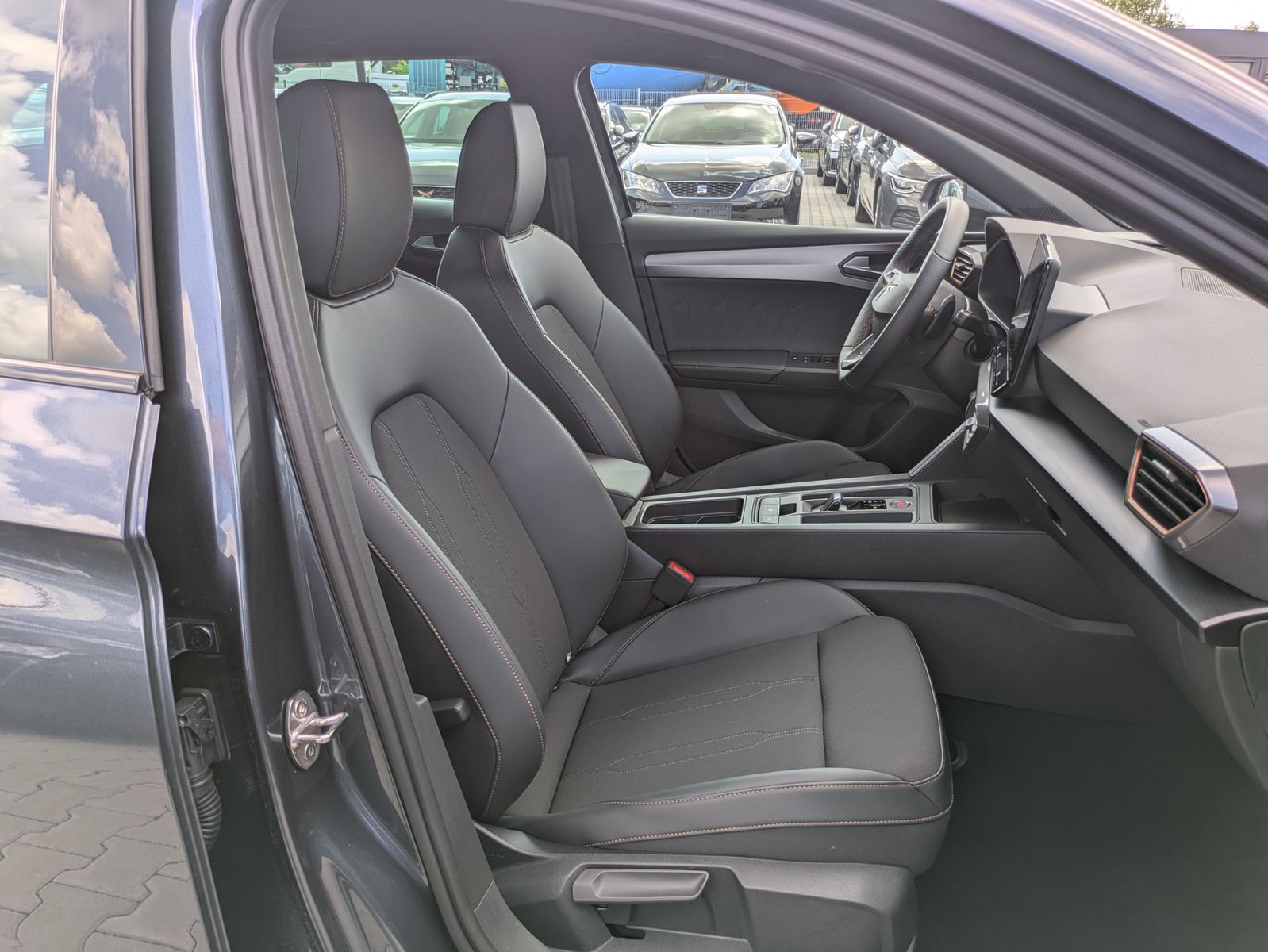 Fahrzeugabbildung CUPRA Leon 1.5 eTSI DSG MATRIX-LED*ACC*APP*KAMERA*18"