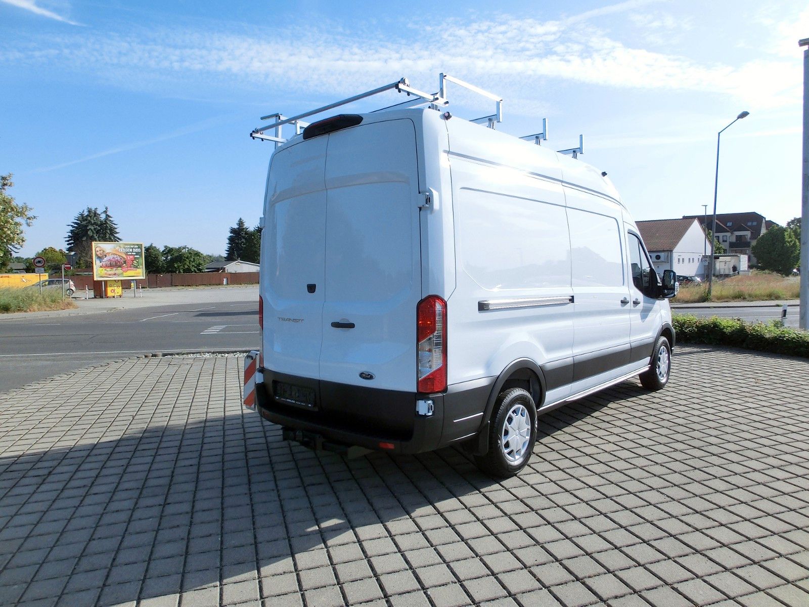 Fahrzeugabbildung Ford Transit Kasten 350 L3 Glastransporter