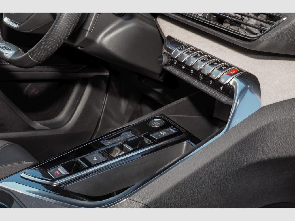 Peugeot 3008 GT Voll-LED RückKam ab.AHK Navi Allwetter