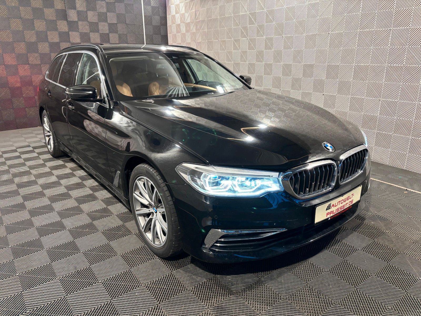 Gebrauchtwagen BMW 520 520d Touring *LUXURY LINE*360°-HUD-ACC-NAVI-SHZ in Horb am Neckar