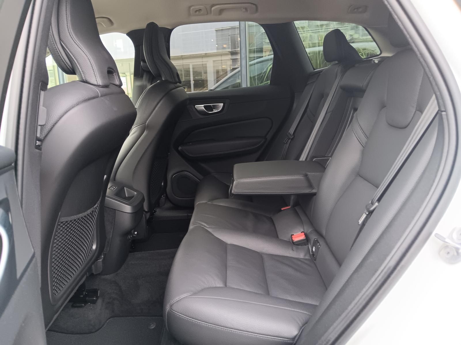 Fahrzeugabbildung Volvo XC60 B4 Diesel Plus Dark 'AHK'