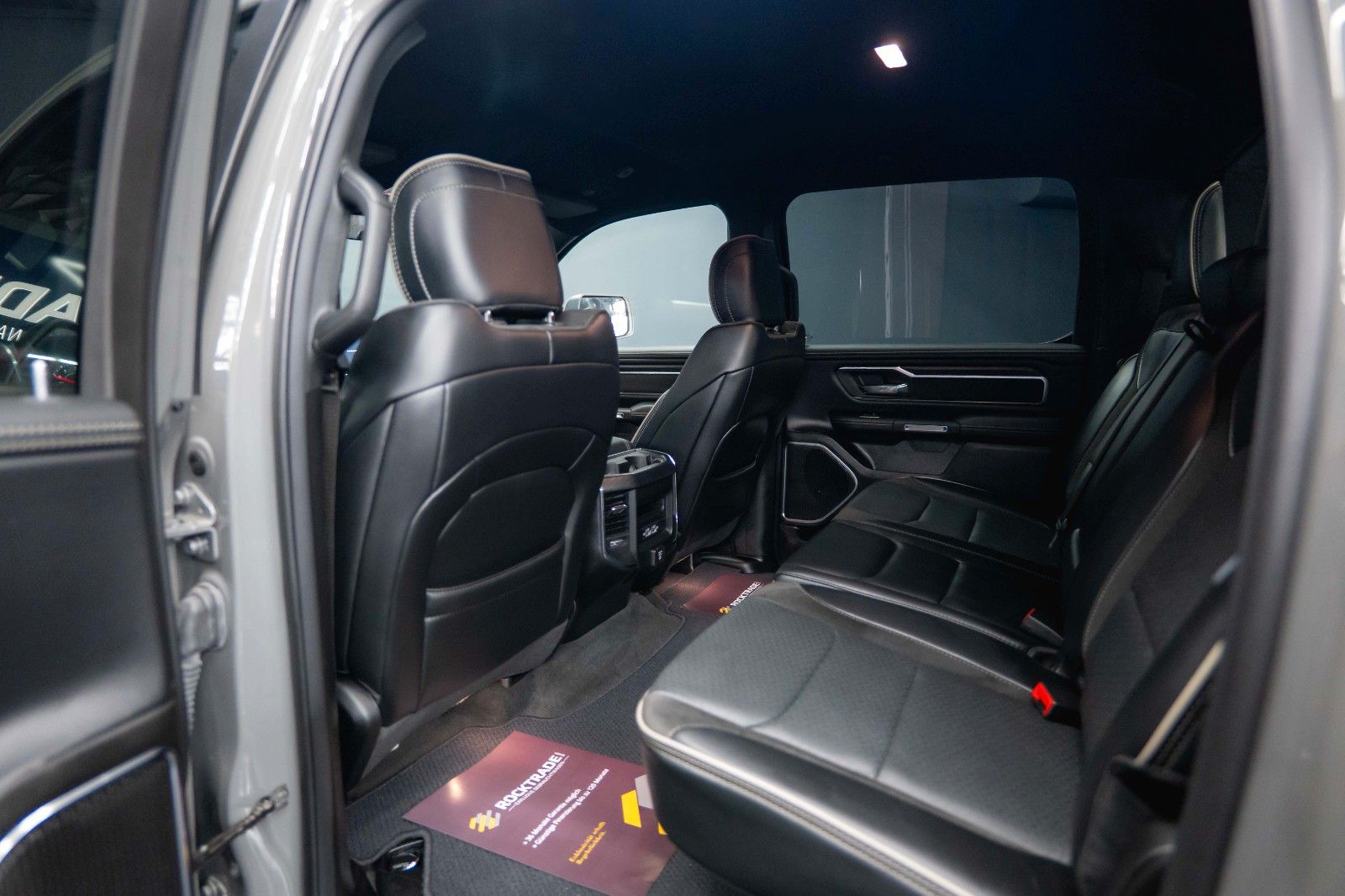 Fahrzeugabbildung Dodge RAM 5.7 V8 HEMI 4x4 NIGHT Laramie ARMY STYLE 19%