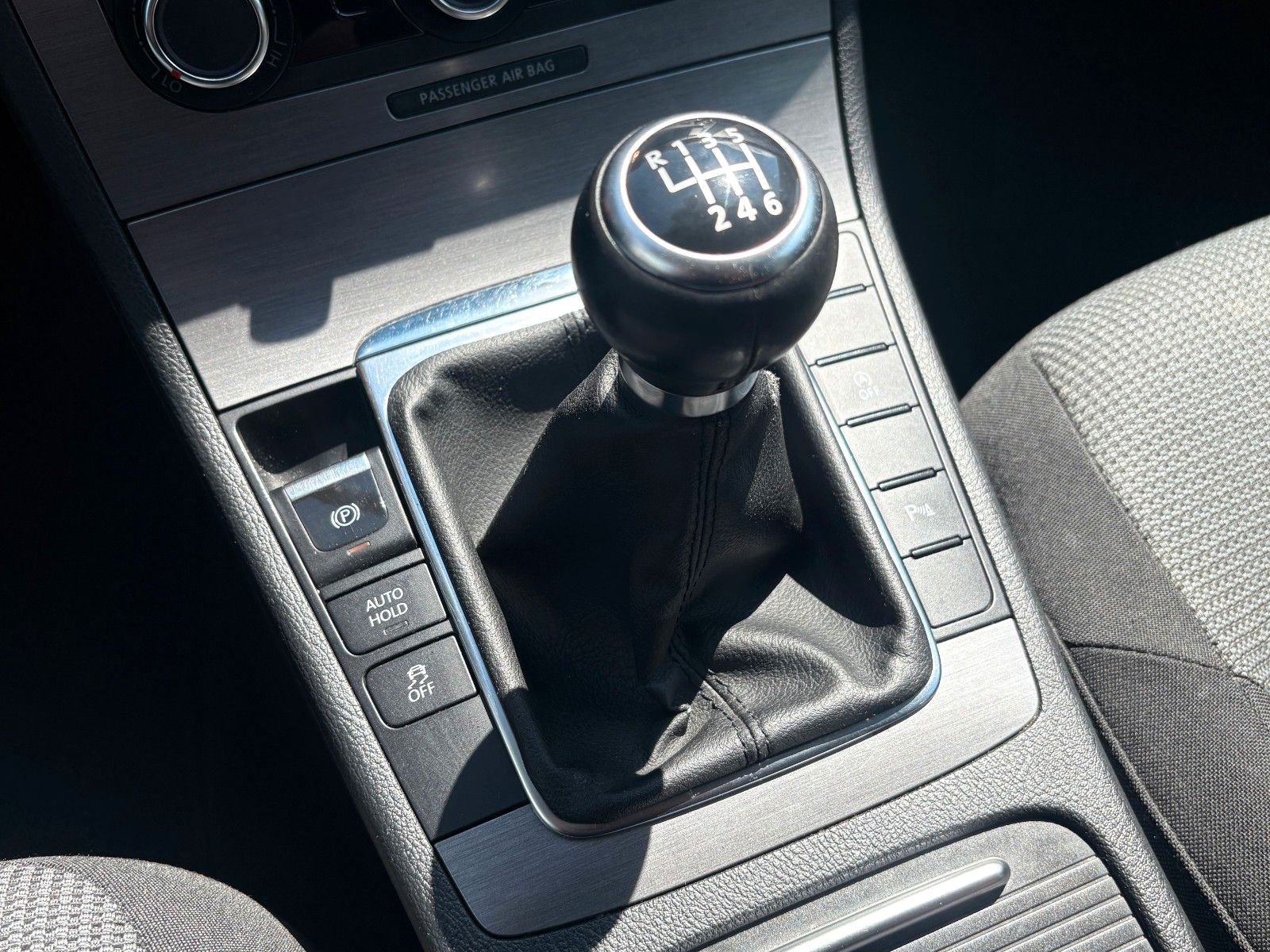 Fahrzeugabbildung Volkswagen Passat Variant 1.4 TSI Comfortline Navi PDC 2.HD