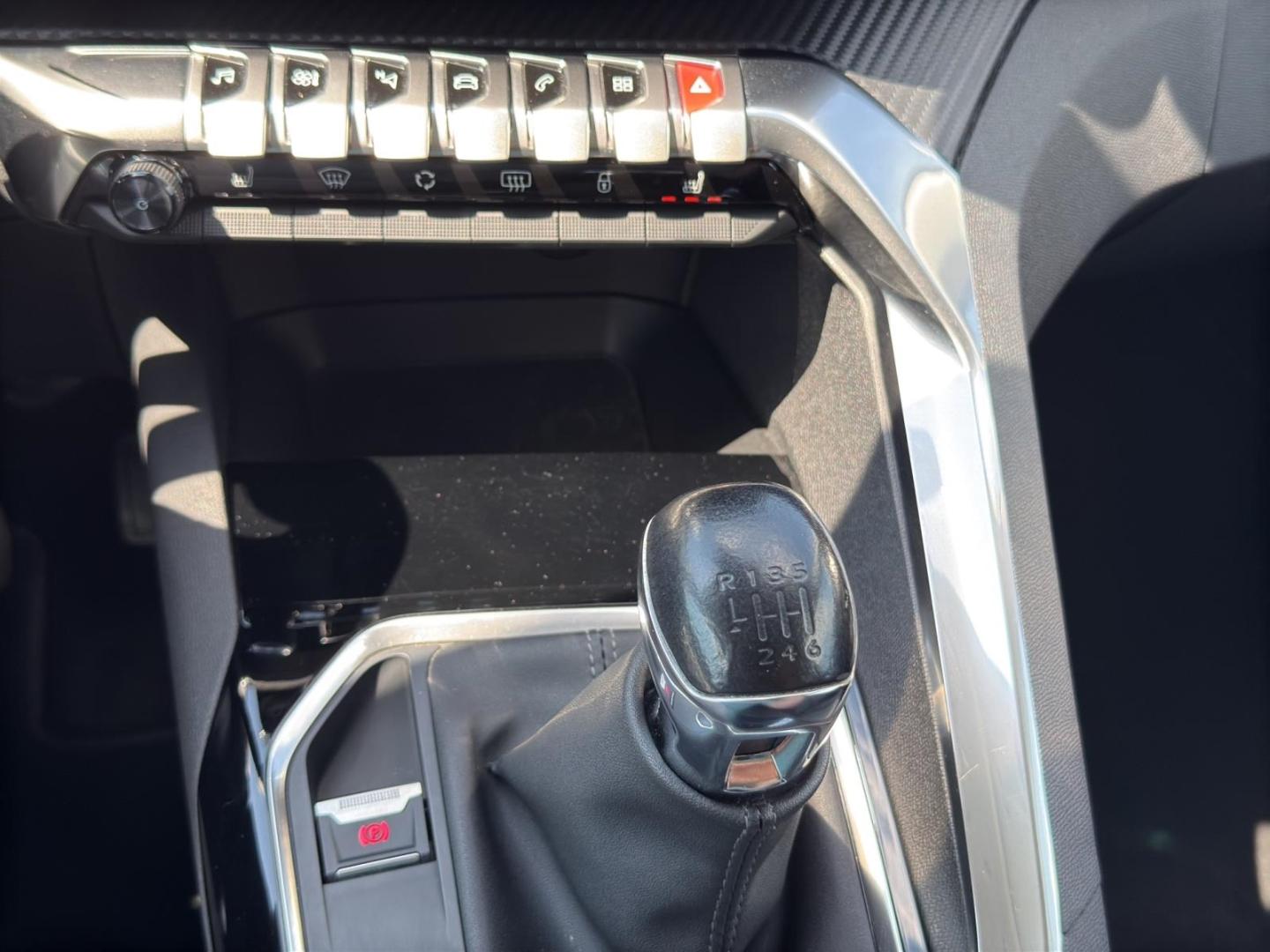 Peugeot 3008 PureTech 130 1,2  Allure Navi/LED