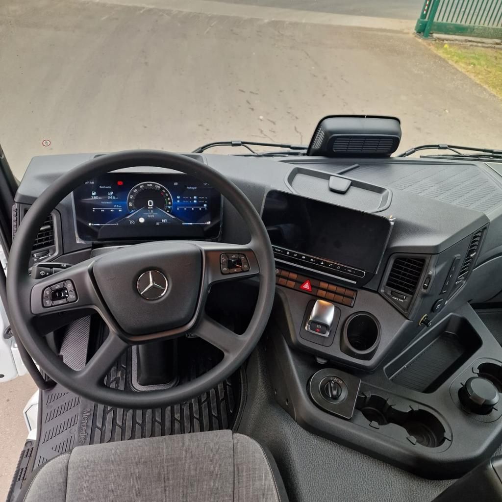 Fahrzeugabbildung Mercedes-Benz Arocs 3240 B 8x4/4 Liebherr Fahrmischer