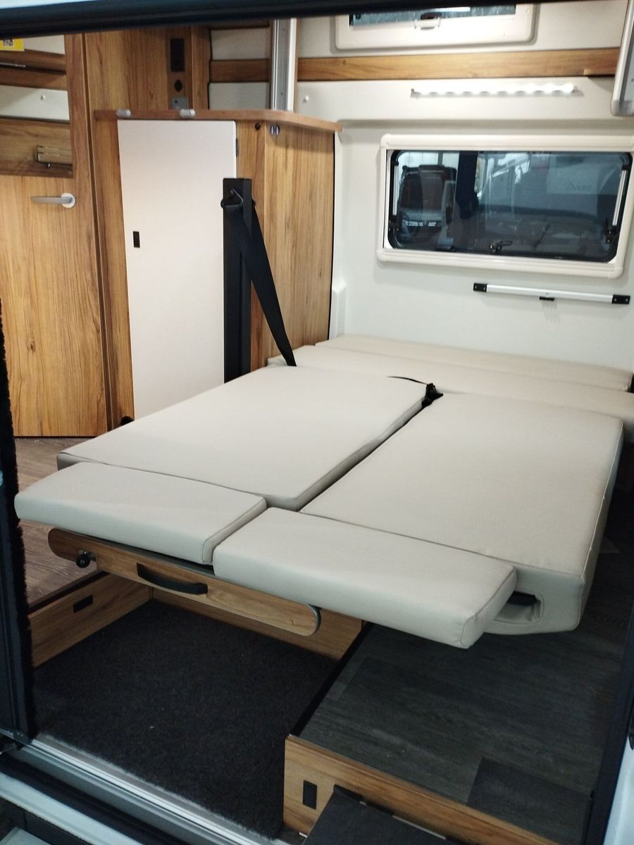 Fahrzeugabbildung Karmann Dexter DE 550 140 PS, Rückfahrkamera