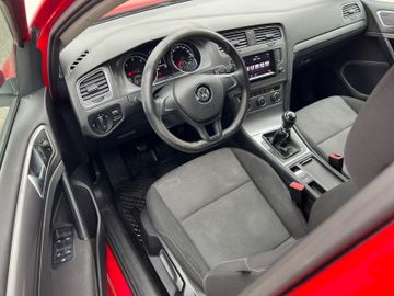 Volkswagen Golf - 11