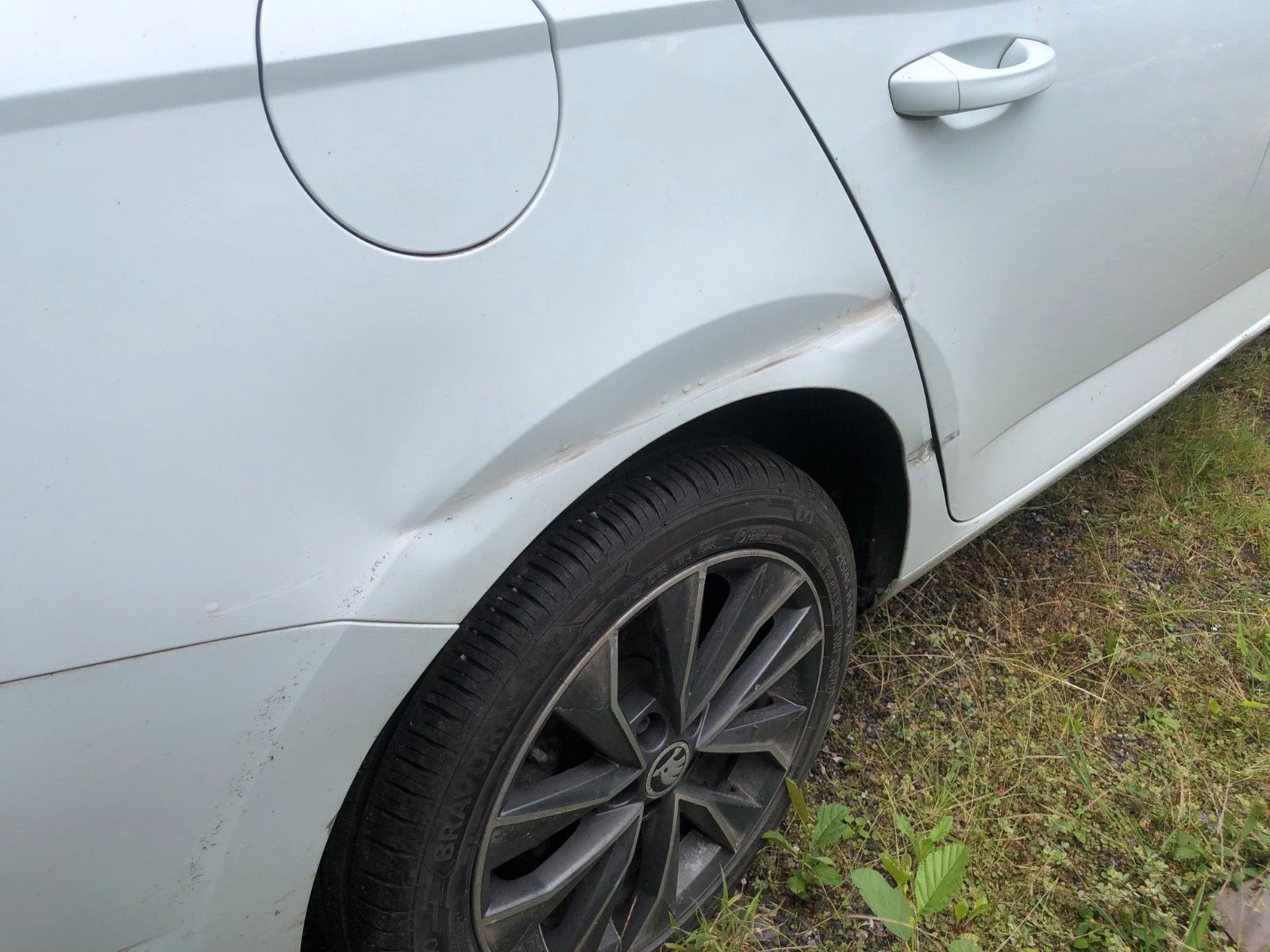Fahrzeugabbildung SKODA Fabia Combi Drive leichter Seitenschaden