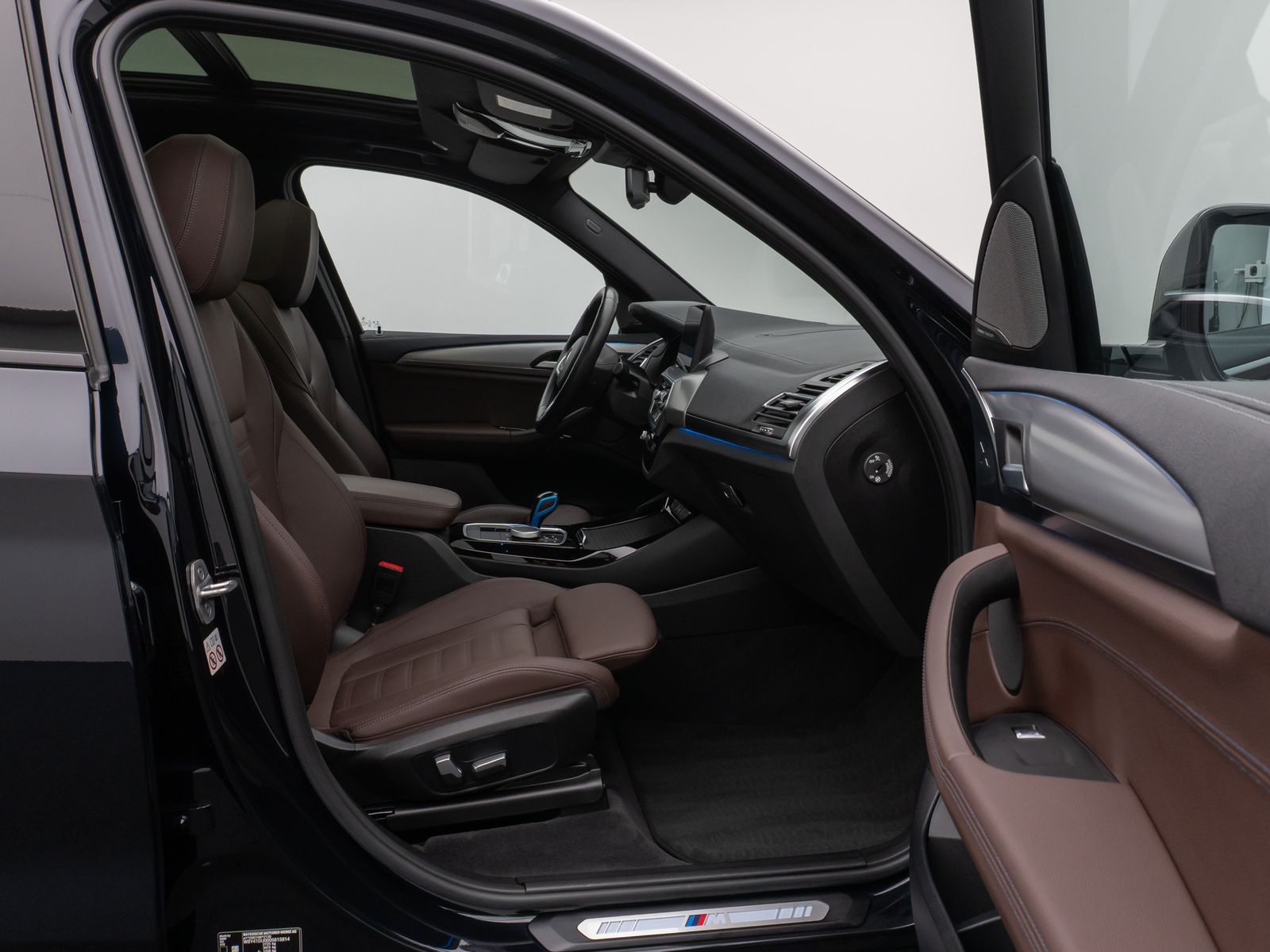 Fahrzeugabbildung BMW iX3 M Sport Impressive Panorama 360°HUD DAB H/K