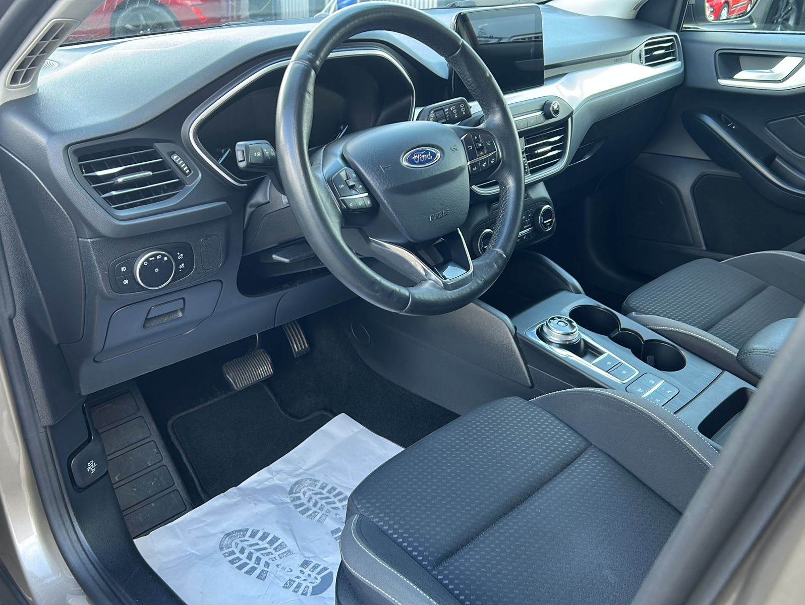 Fahrzeugabbildung Ford Focus 1,5 Turnier Cool & Connect
