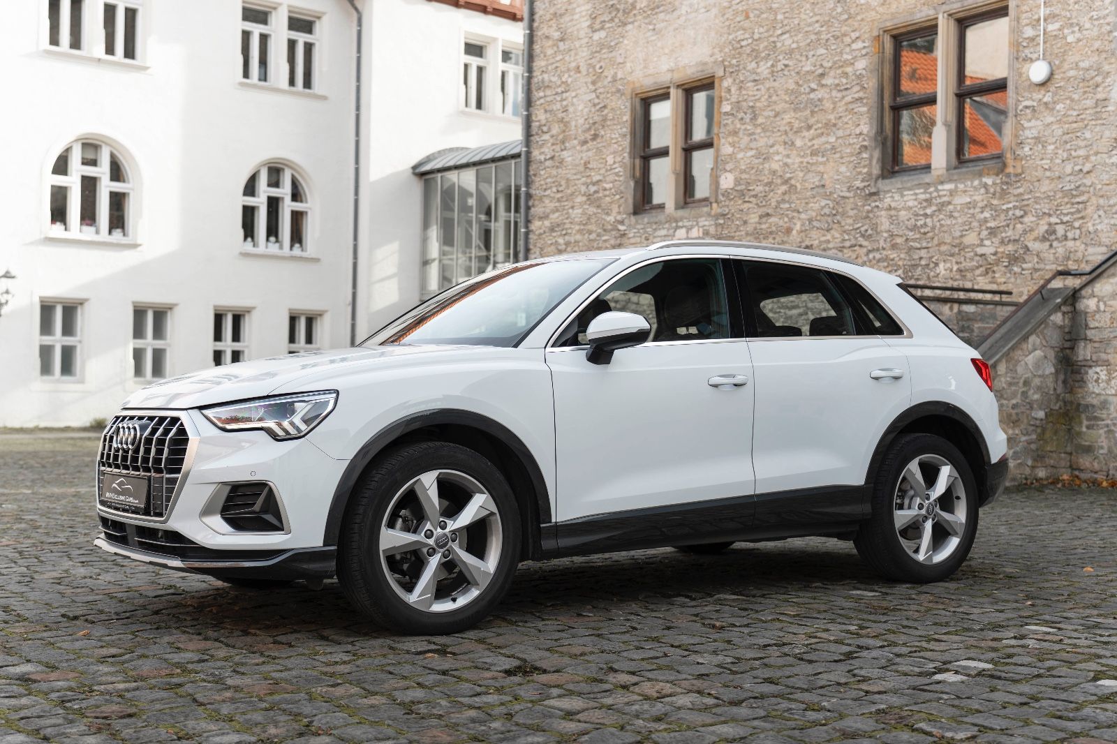 Fahrzeugabbildung Audi Q3 35 TDI QUATTRO DSP LED TOTW NAV TEMPOMAT
