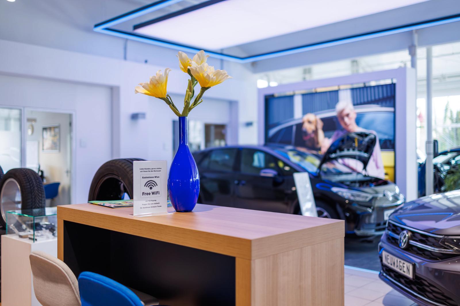 showroom-image-top