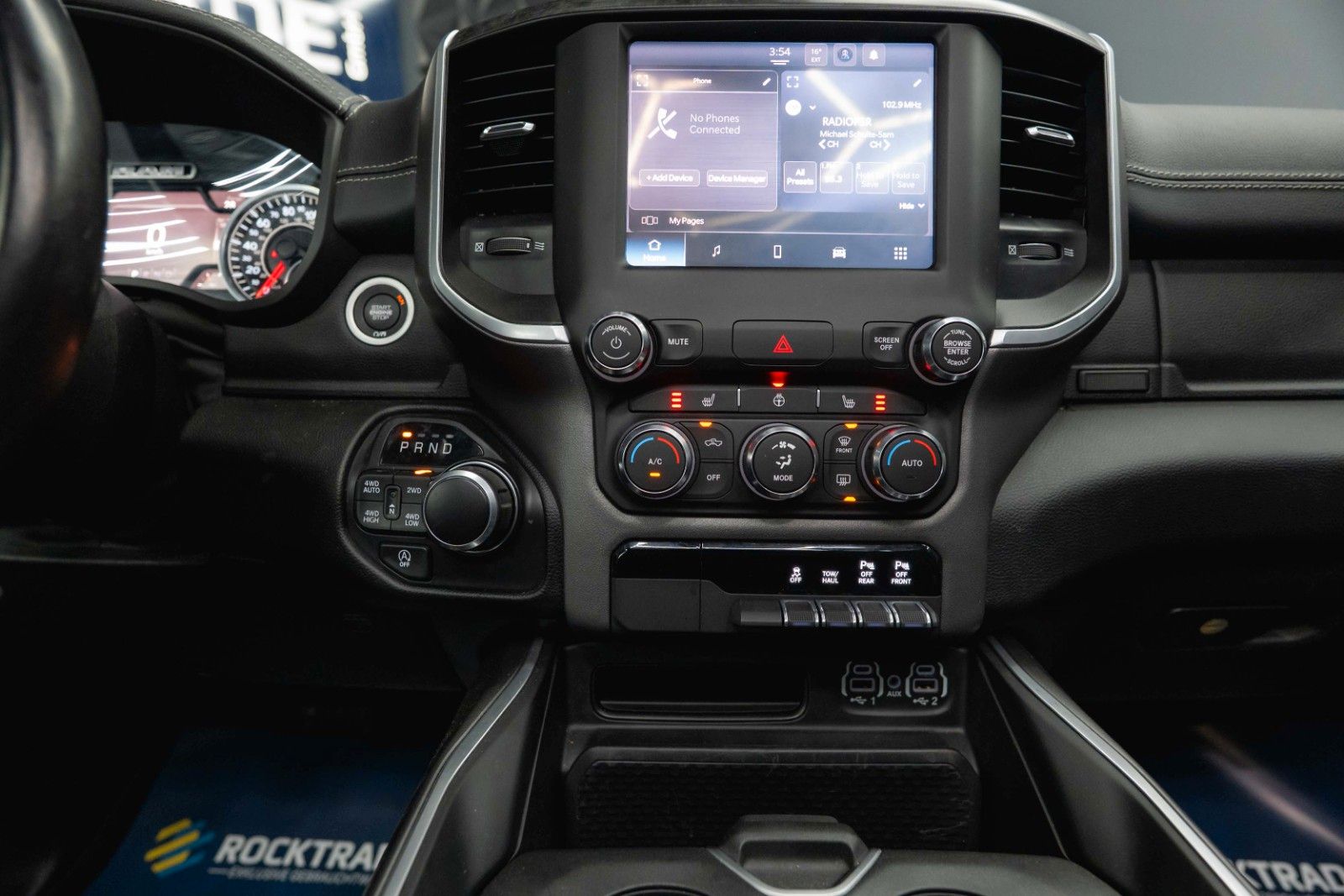 Fahrzeugabbildung Dodge RAM 5.7 V8 HEMI 4x4 Night LARAMIE Pano LED 19%