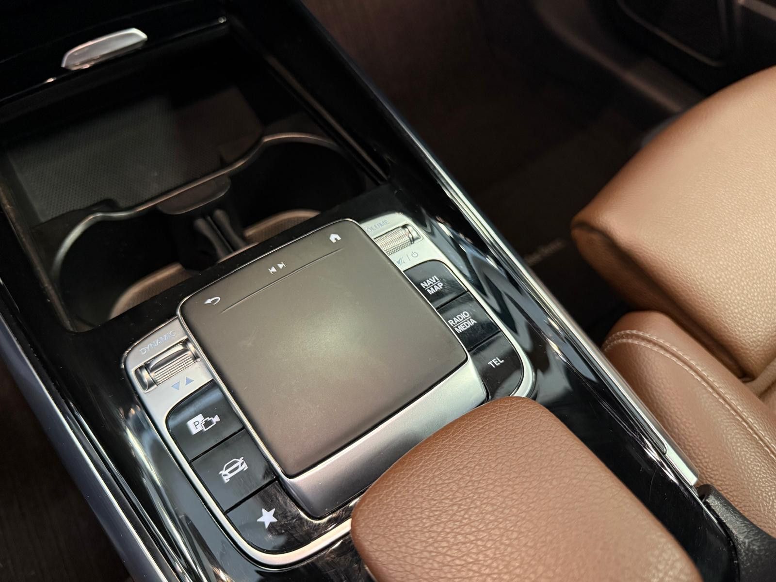 Fahrzeugabbildung Mercedes-Benz GLB 200 / SCHEKCHEFT / LED / NAVI / KAMERA
