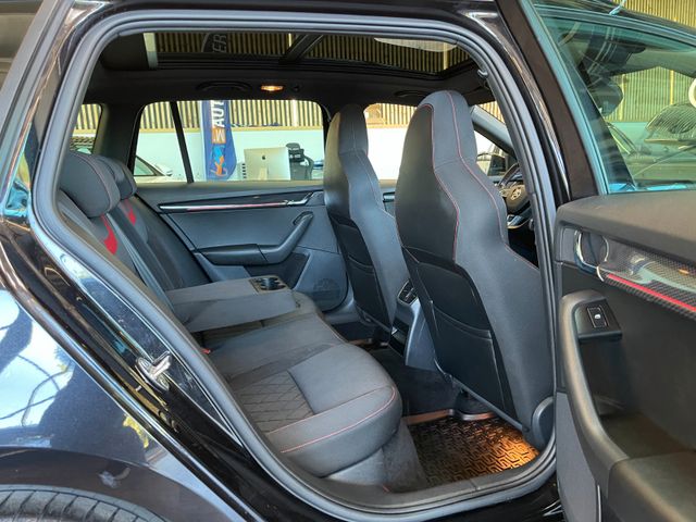 Skoda Octavia Combi RS 4x4 *PANO*NAVI*STANDHEIZUNG*AHK