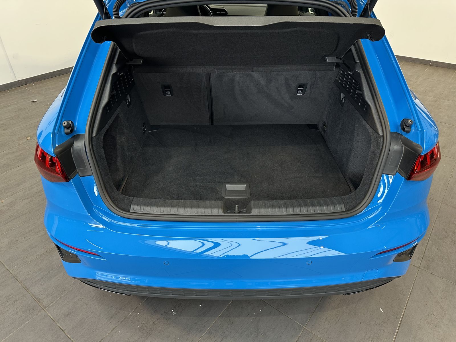 Fahrzeugabbildung Audi A3 SpB 35 TFSI S-Line Black NAV+LED+AHK+VCOCKPIT