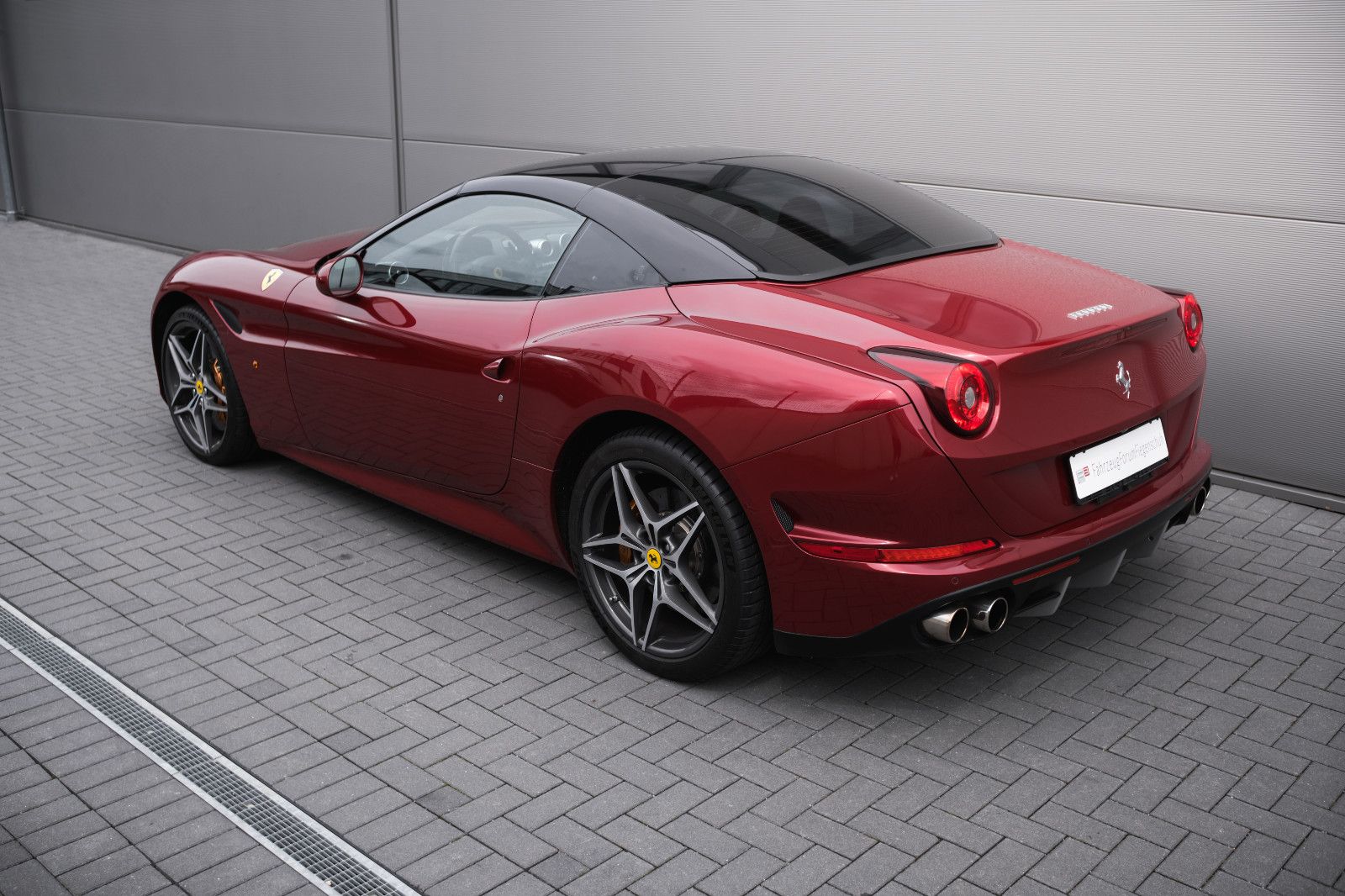 Fahrzeugabbildung Ferrari California T-erst 9.640km-Navigation-