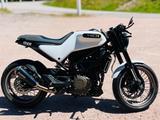 Husqvarna Vitpilen 401 | Modell 2022 Akrapovič, Wunderkind - HUSQVARNA VITPILEN 401
