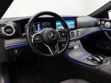 Fahrzeugabbildung Mercedes-Benz E 200 Coupé 9G-Tronic Burmester Kamera DAB Sport