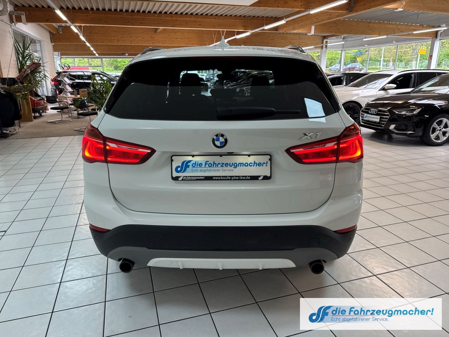 Fahrzeugabbildung BMW X1 xDrive 20 i Sport Line HUD AD Navi Memory Sit