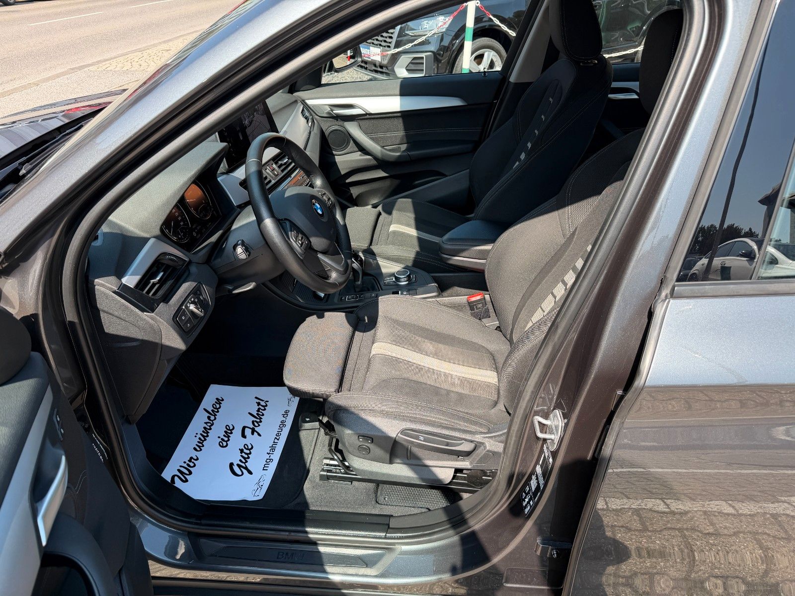Fahrzeugabbildung BMW X1 xDrive 20 d 1.HD HUD AHK AUTOMATIK LED KAMERA