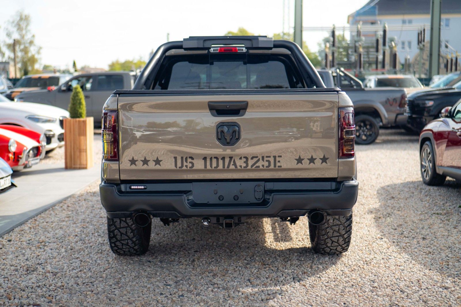 Fahrzeugabbildung Dodge RAM 5.7 V8 HEMI 4x4 NIGHT OFFROAD ARMY STYLE LED