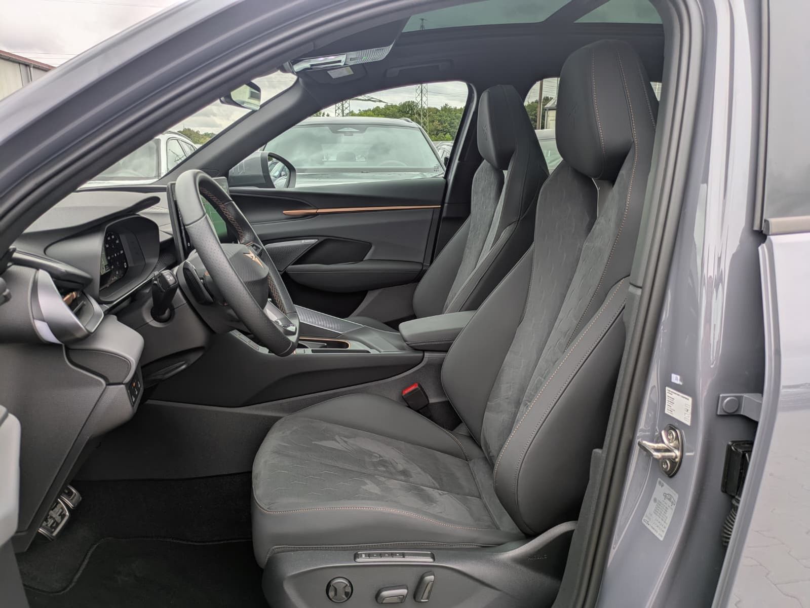 Fahrzeugabbildung CUPRA Terramar 2.0 TSI 4D VZ HUD*MATRIX*PANO*DCC*20"