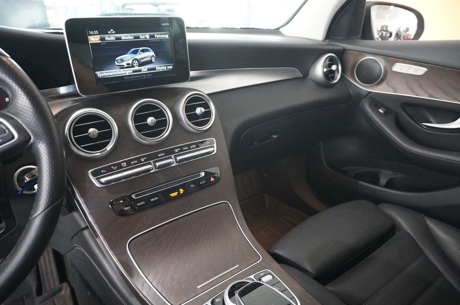 Fahrzeugabbildung Mercedes-Benz GLC 250D EXCLUSIVE 4M 9G-TRONIC NAVI/LED/SPORT