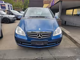 Mercedes-Benz A 160 Panoramadach - blaue Mercedes-Benz A 160