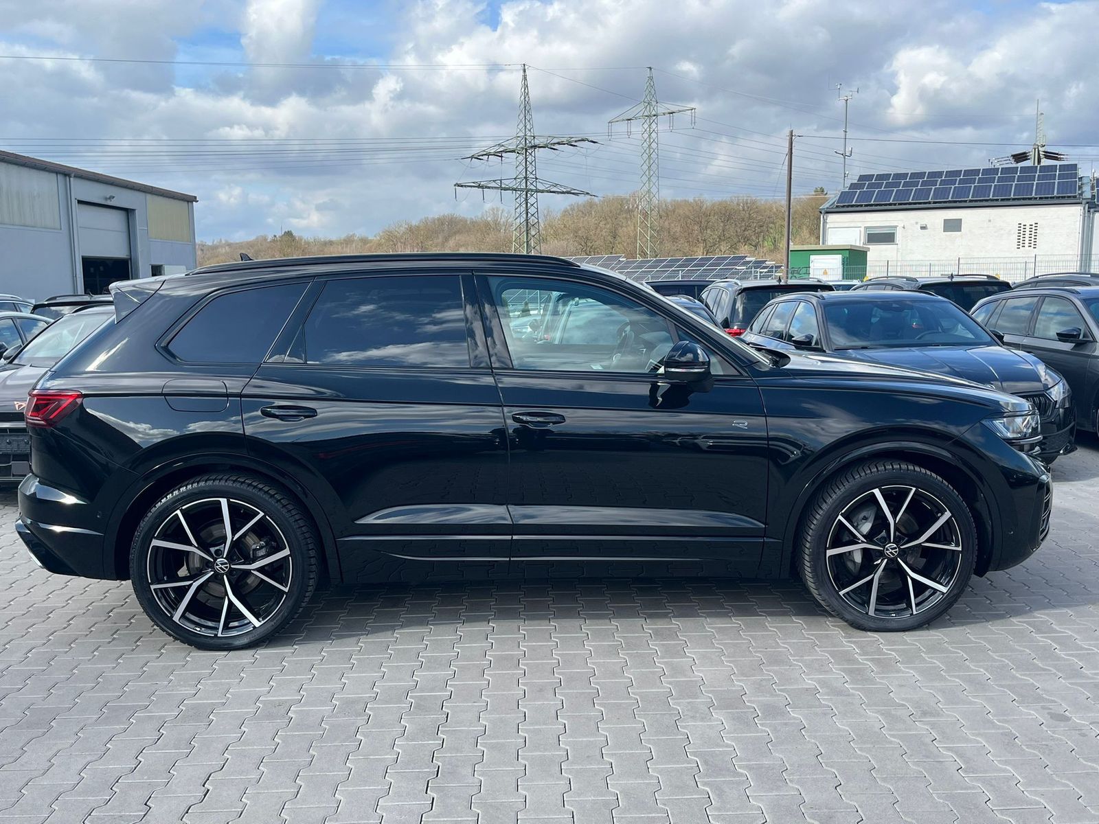 Fahrzeugabbildung Volkswagen Touareg 3.0TDI 4M R-Line VOLL Black 22" UPE 114T