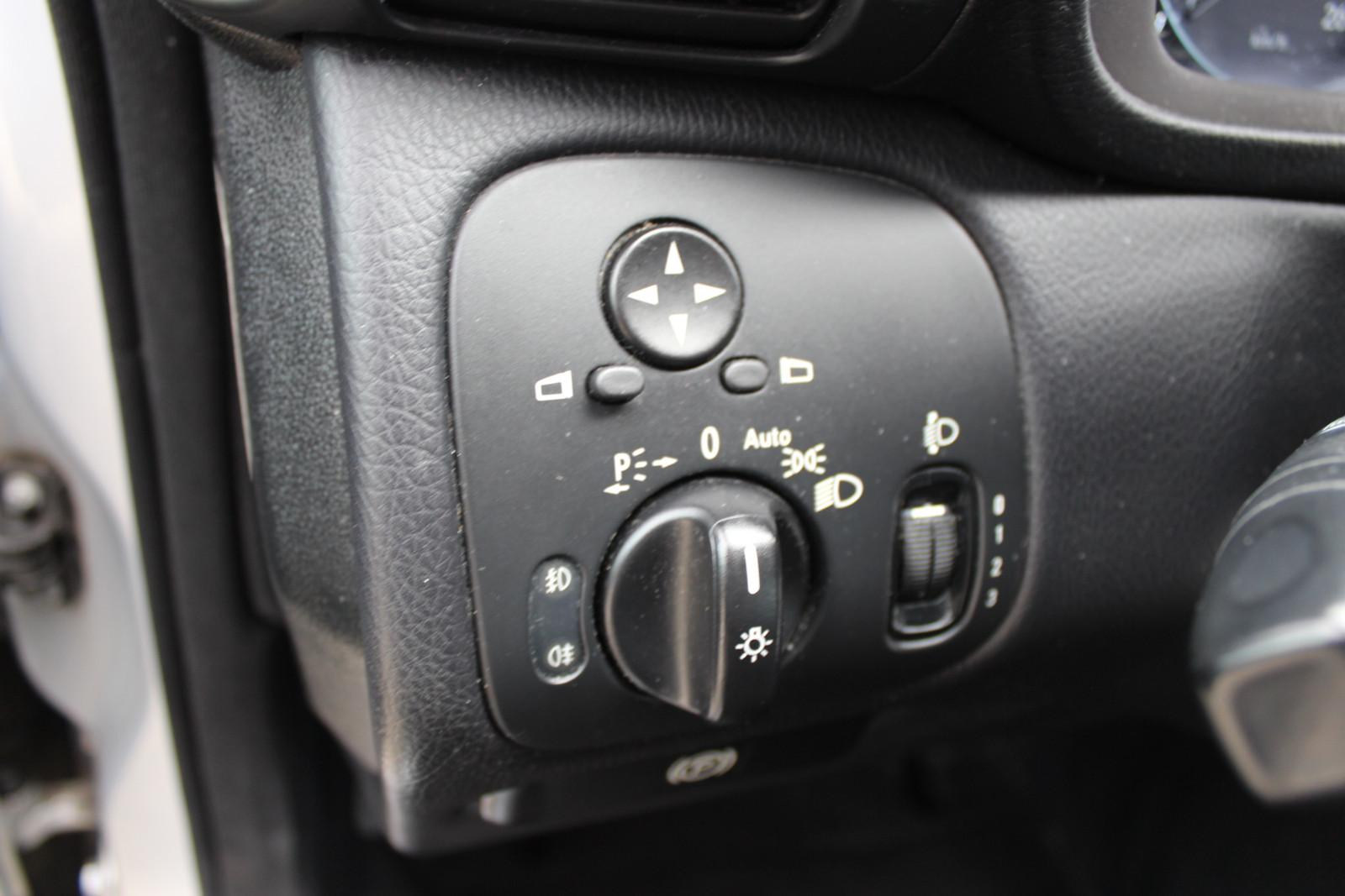 Mercedes-Benz C220 2006 — photo 13