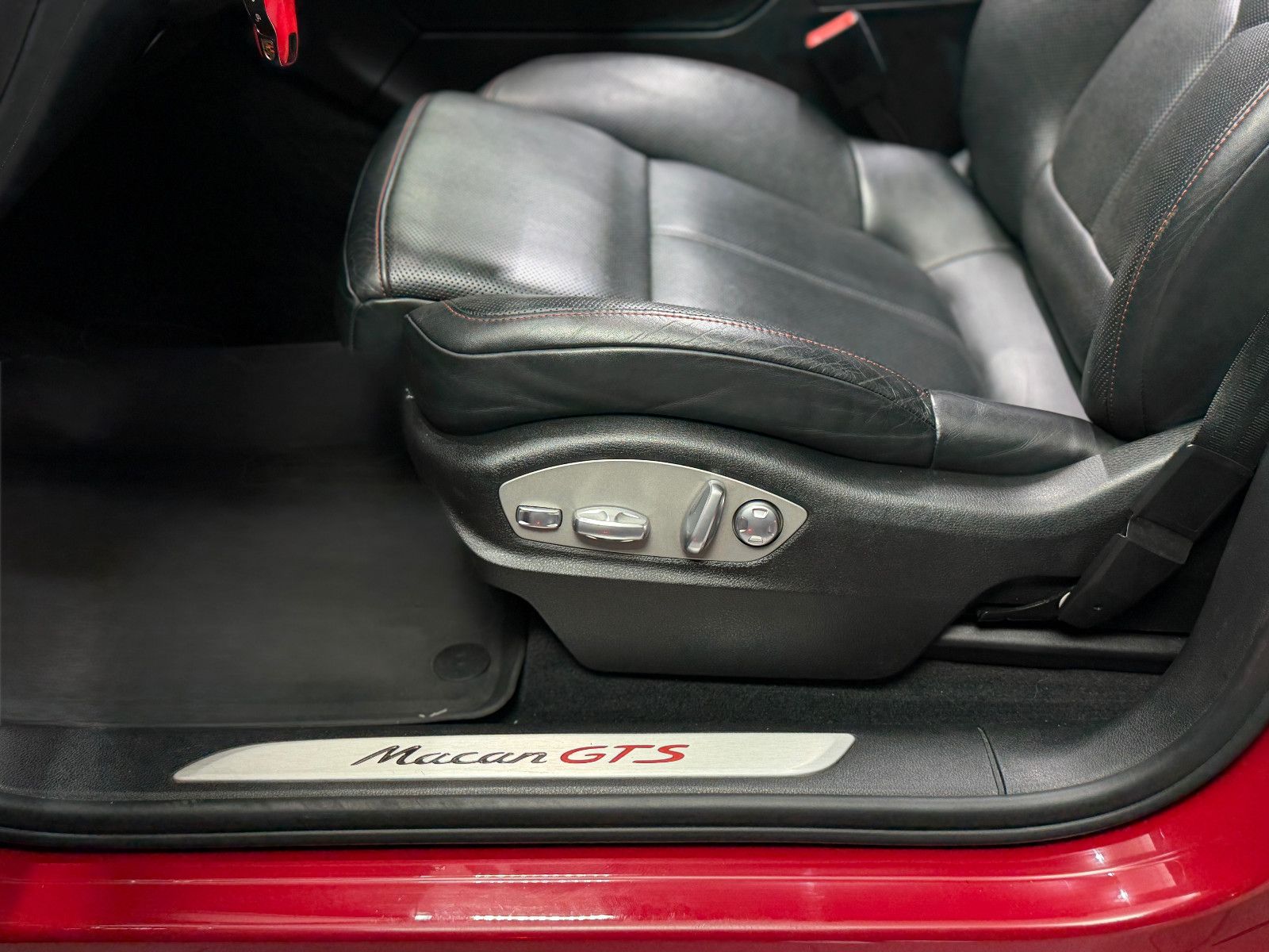 Fahrzeugabbildung Porsche Porsche Macan GTS |BOSE|360°|SITZBELÜFTUNG