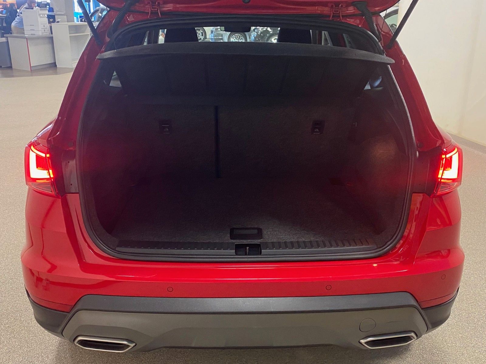 Fahrzeugabbildung SEAT Arona FR 1.0 TSI+NAVIGATION+ALLWETTER+WIRELESS+