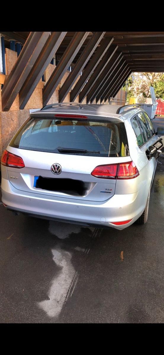 Volkswagen Golf 2013 — салон