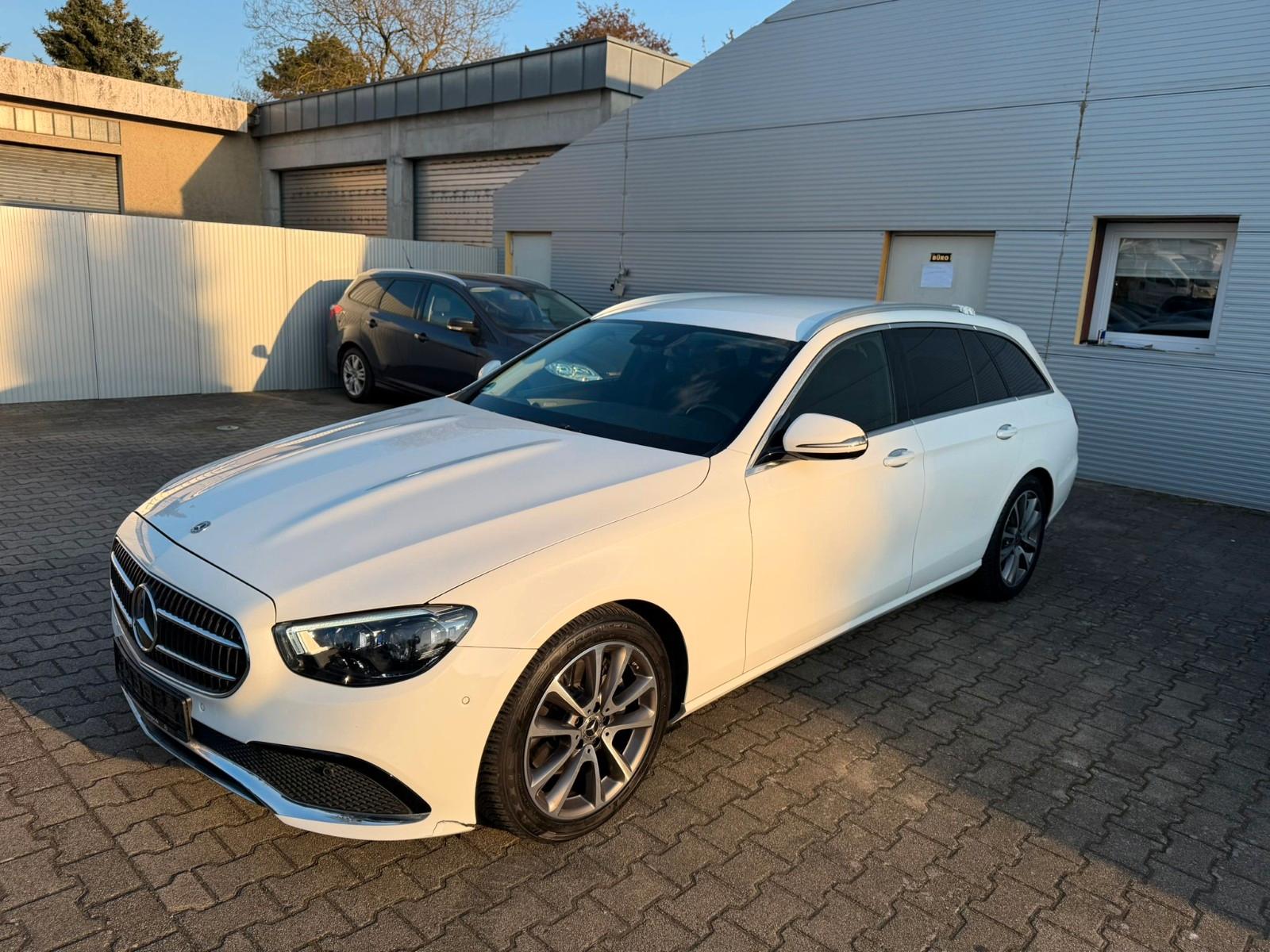 Mercedes-Benz E 220d T-Modell 1.HAND MLTIBEAM LED SHZ PDC TAXI