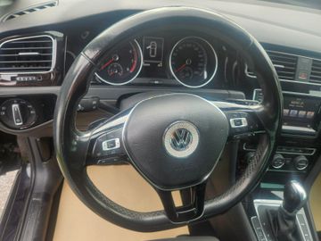 Volkswagen Golf - 6