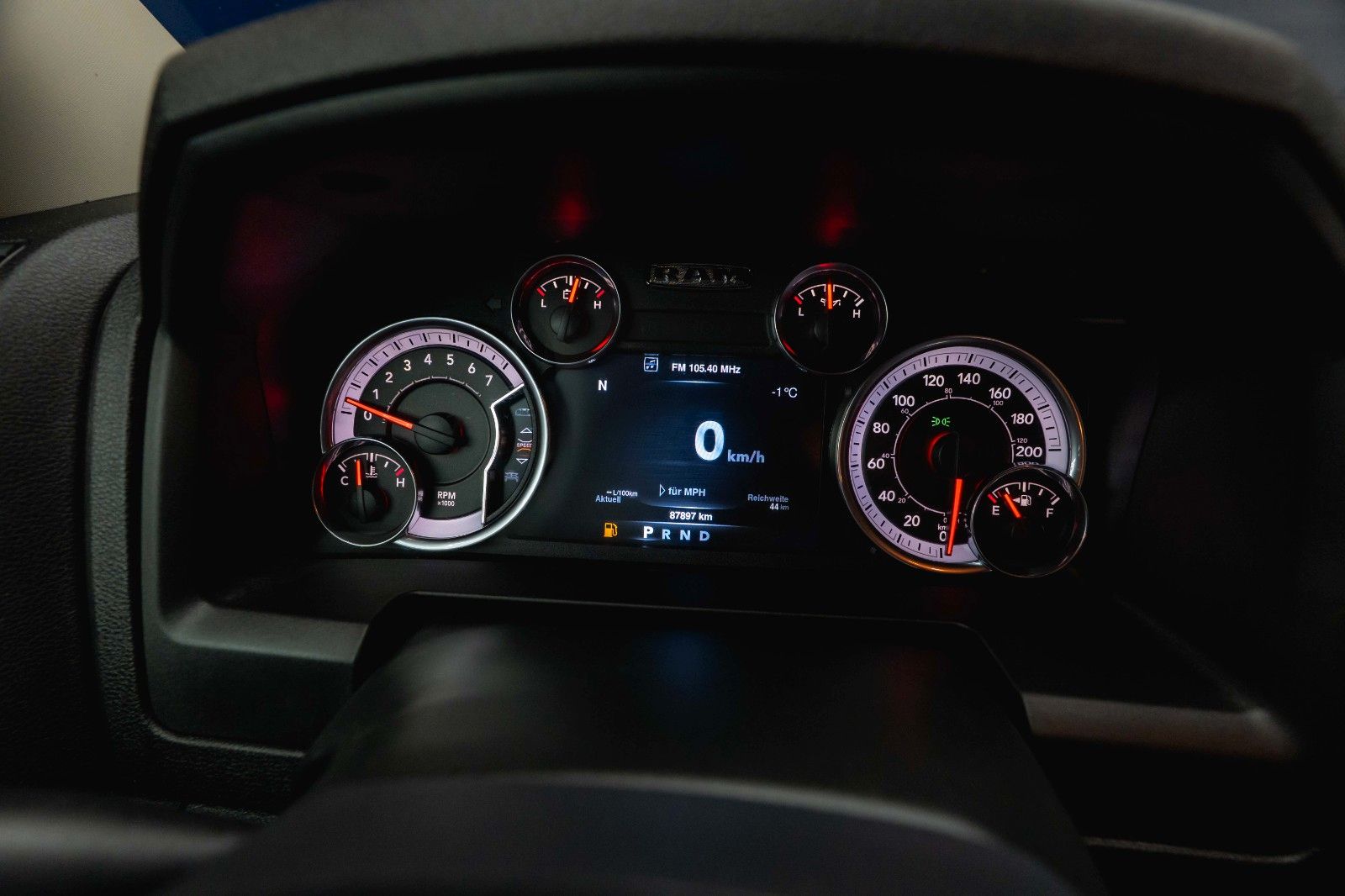 Fahrzeugabbildung Dodge RAM 5.7 V8 HEMI 4x4 OFFROAD Night-Paket *LED*AHK