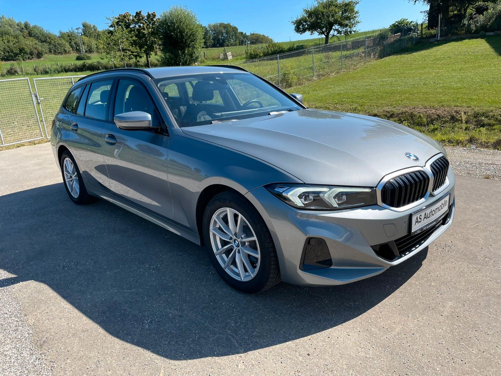 BMW 320d xDrive Touring DAB Navi LED Garantie Curved