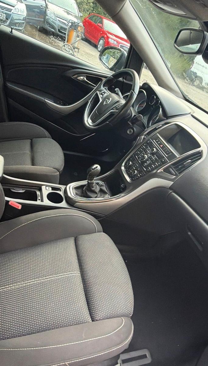 Opel Astra 2011 — двигун 165 HP (121kW)