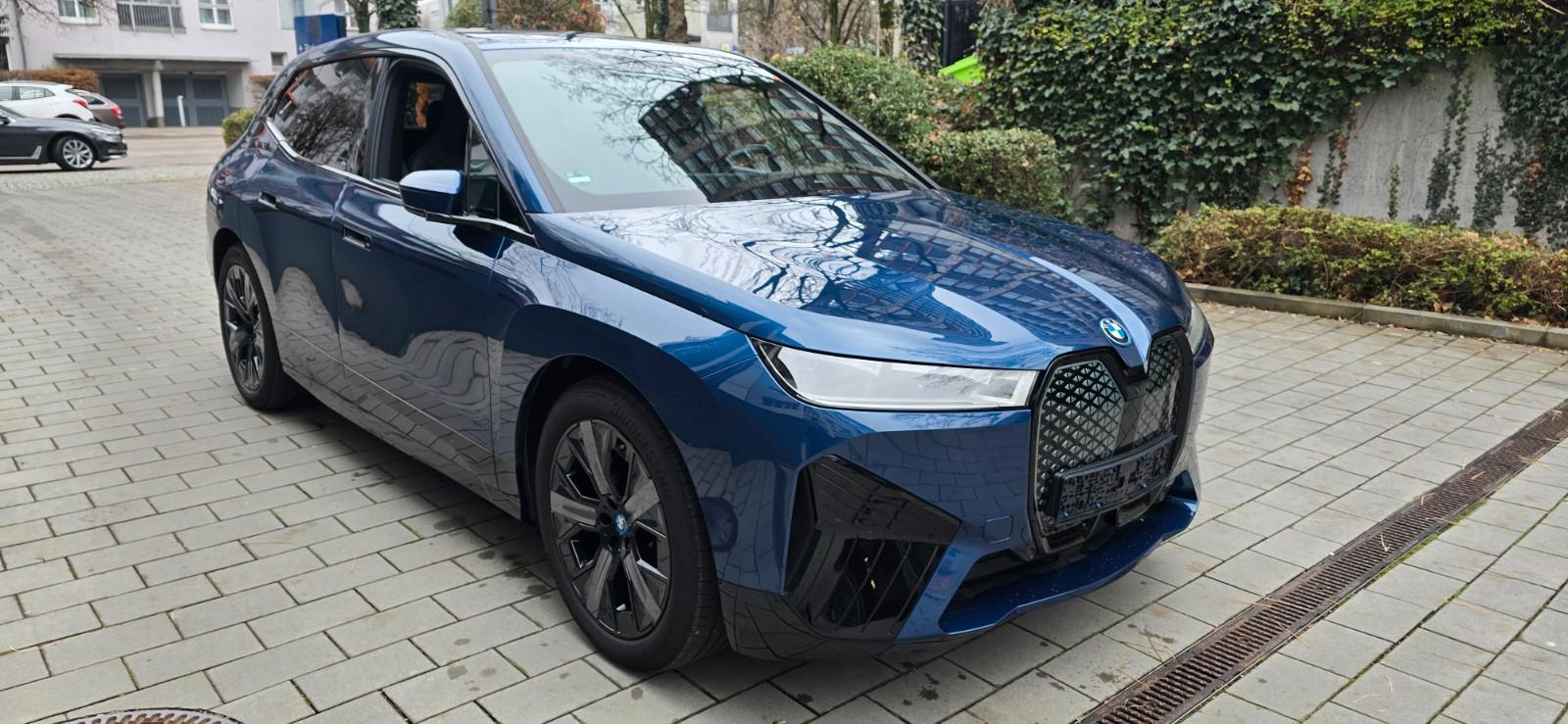 BMW iX 40 xDrive,Sportpak,AHK,ALU1011,ACC,