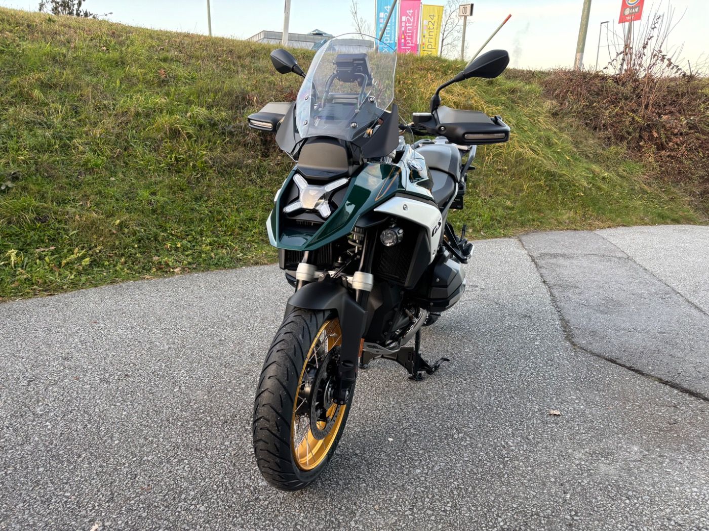 Fahrzeugabbildung BMW R 1300 GS Option 719 Doppelschalldämpfer Adaptiv