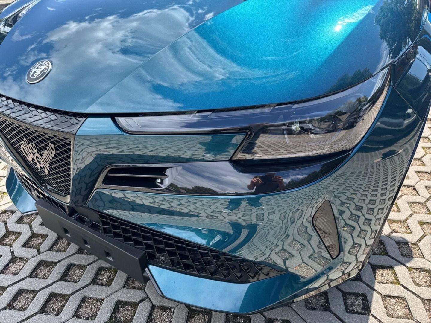 Fahrzeugabbildung Alfa Romeo Junior Ibrida Sport Speciale 1,2 VGT 107kW MY26