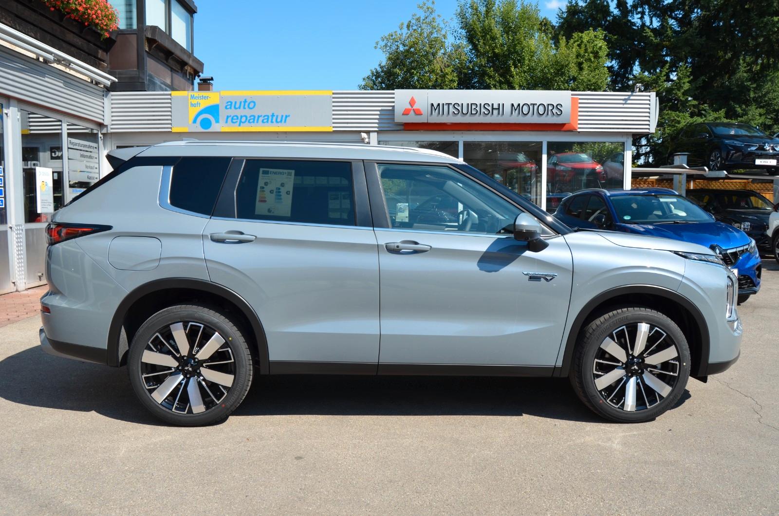 Mitsubishi Outlander 2.4 PHEV Select AT 4WD LED ele. Heck.
