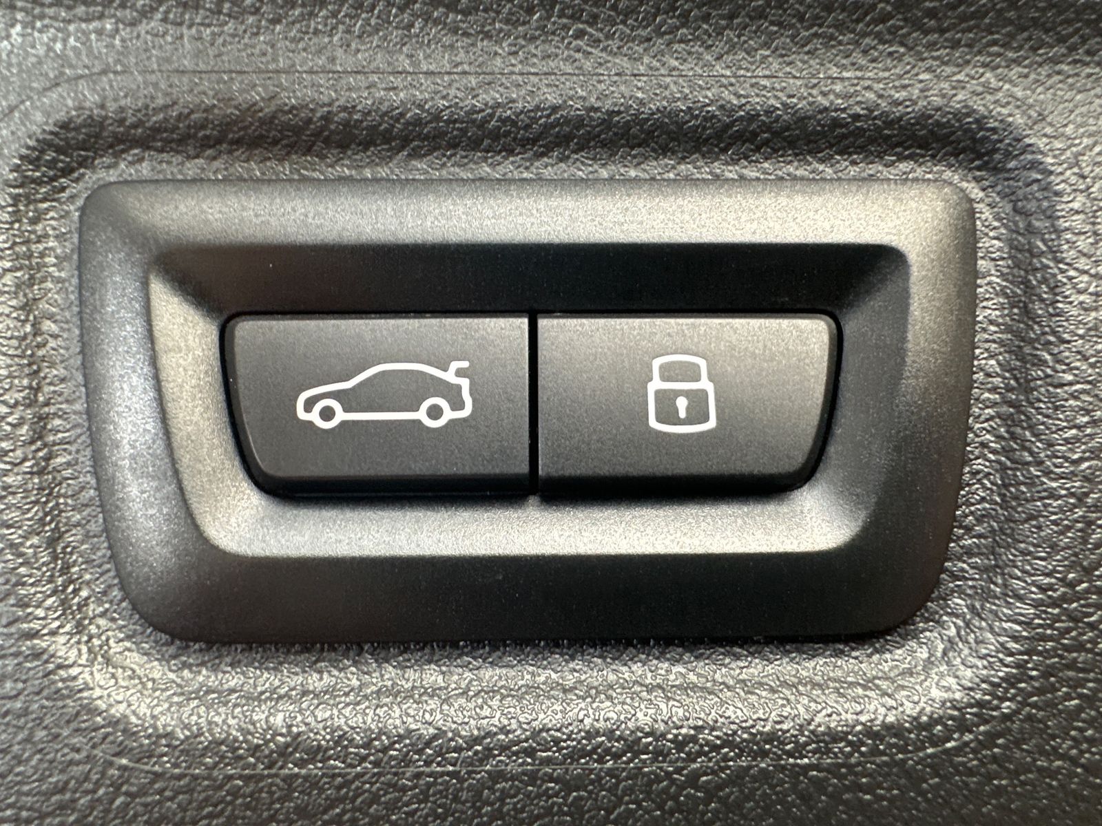 Fahrzeugabbildung BMW 330 d Touring xDrive M-Sport NAV+LED+PANO+H&K