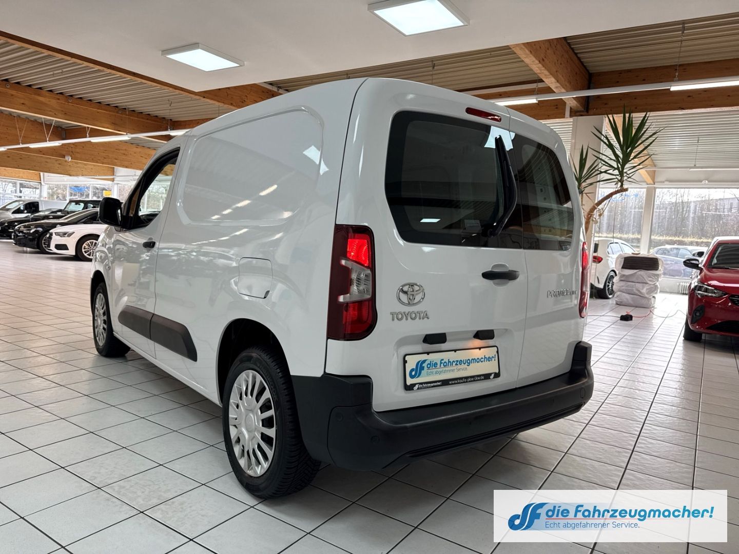 Fahrzeugabbildung Toyota Proace City L1 Meister Navi Apple CarPlay Androi