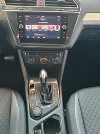Volkswagen Tiguan - 10
