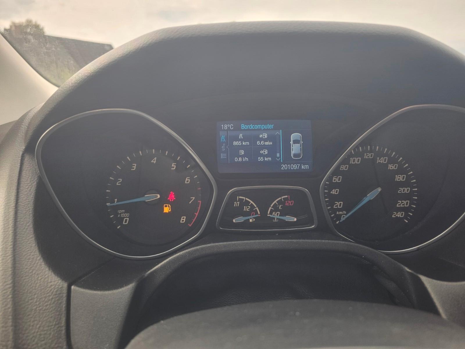 Ford Focus 2014 — photo 14